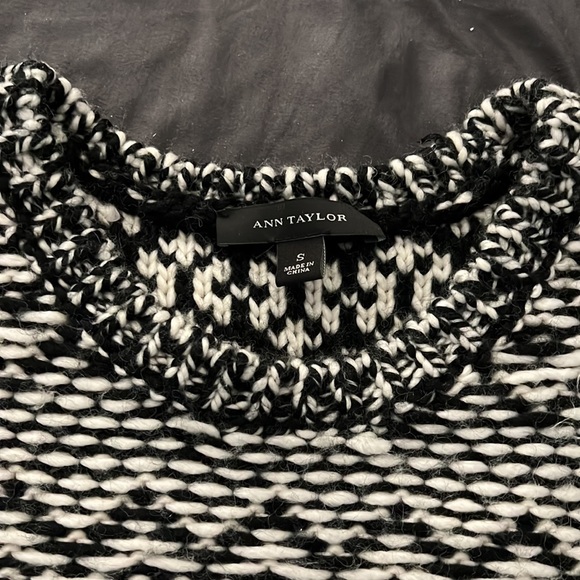 Ann Taylor Black and White Elliptical Stitch Sweater-Size Small - Picture 4 of 7